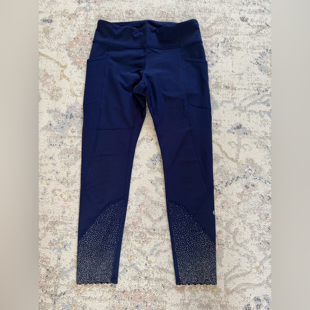 Lululemon leggings size 8, 23 inch inseam.